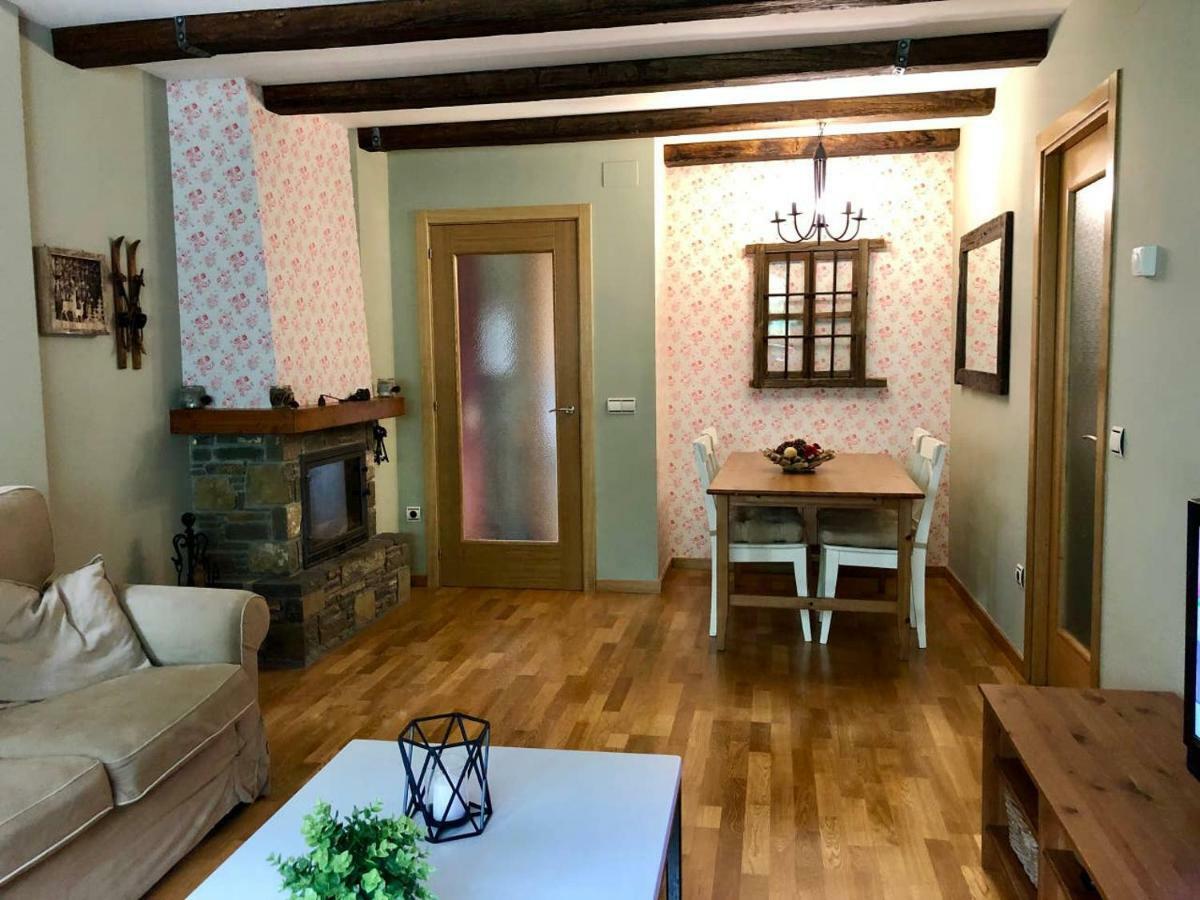 Acogedor Apartamento En El Corazon Del Valle Les Bordes Luaran gambar